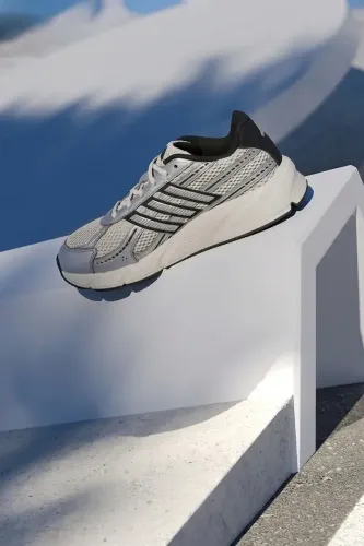Resim Adidas TECHNOCHAOS 2000 Kadın Spor Ayakkabı HQ7289