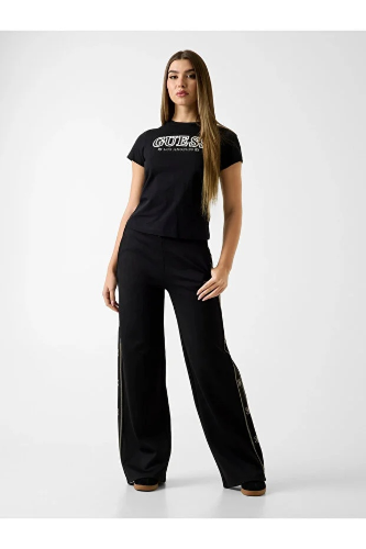 Resim Guess Athleisure  Kadın  T-shirt V6RI10I3Z14-JBLK Ketty Cn Ss T-Shırt