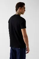 Resim Guess  Erkek  T-shirt M6GI48K3583-JBLK Ss Bsc Mosaıc Tıle Tee