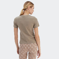 Resim Guess Athleisure  Kadın  T-shirt V6RI02J1314-G1O3 Beatrız Cn Ss T-Shırt