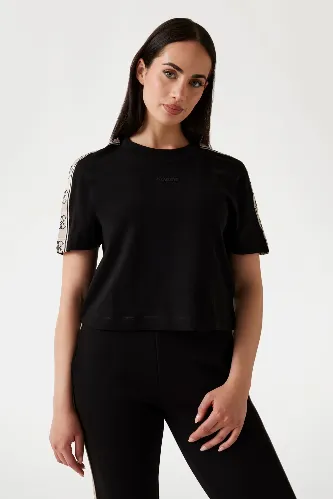 Resim V3RI08I3Z14-JBLK Brıtney Crop Tee Gues Kadın T-shirt