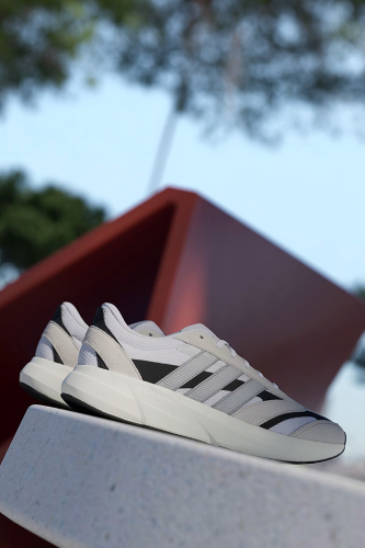 Resim Adidas Lıghtshıft 2.0  Erkek Spor Ayakkabı JQ9650