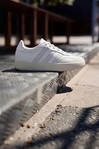 Resim Adidas BARREDA Kadın Spor Ayakkabı JP5957