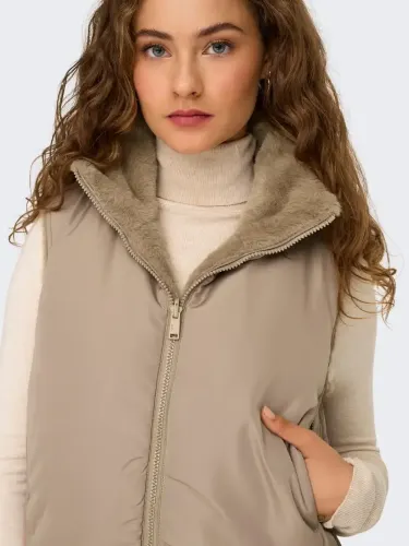 Resim Only Onldana Faux Fur Rev.Waıstcoat Otw Cc Kadın Mont 15348986