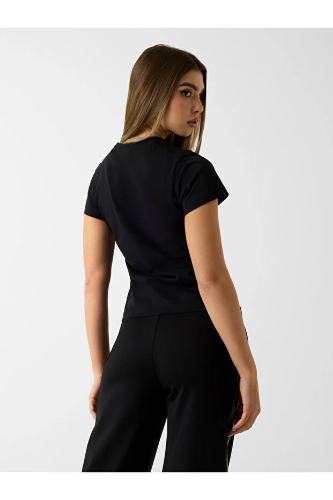 Resim Guess Athleisure  Kadın  T-shirt V6RI10I3Z14-JBLK Ketty Cn Ss T-Shırt