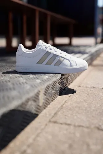 Resim Adidas GRAND COURT BASE 3.0 Kadın Spor Ayakkabı HQ0094