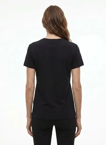 Resim Guess Athleisure  Kadın  T-shirt V6GI16K2983-JBLK Andrea Cn Ss T-Shırt