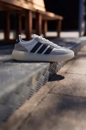 Resim Adidas BARREDA DECODE Kadın Spor Ayakkabı JR3101