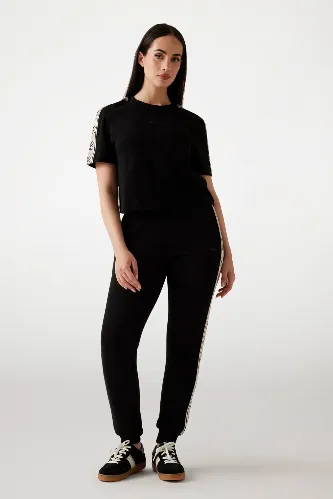 Resim V3RI08I3Z14-JBLK Brıtney Crop Tee Gues Kadın T-shirt