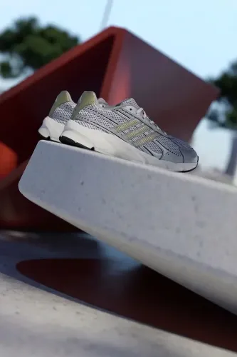 Resim Adidas TECHNOCHAOS 2000 Kadın Spor Ayakkabı KI5549