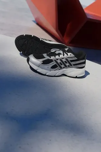 Resim Adidas TECHNOCHAOS 2000 Kadın Spor Ayakkabı JR7228
