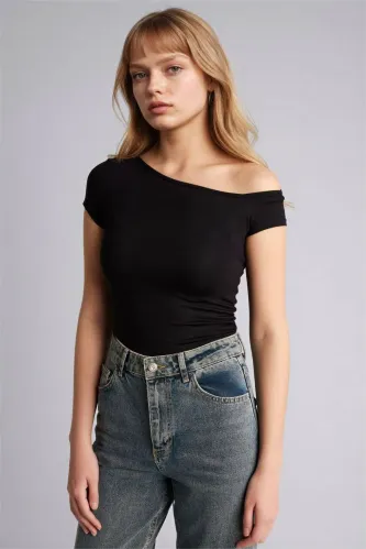 Resim Defacto Kadın  T-shirt G5383AX/BK81